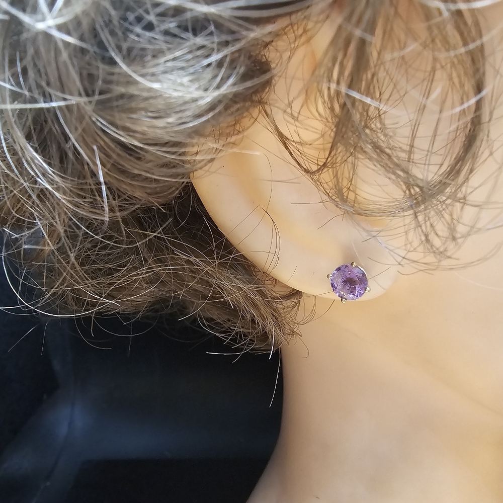 14k Gold Round cut Amethyst Studs